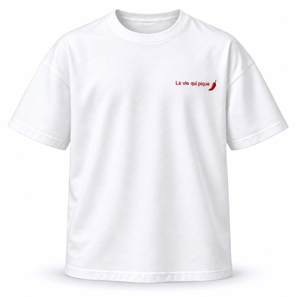 T-shirt blanc La vie qui pique, broderie rouge côté cœur